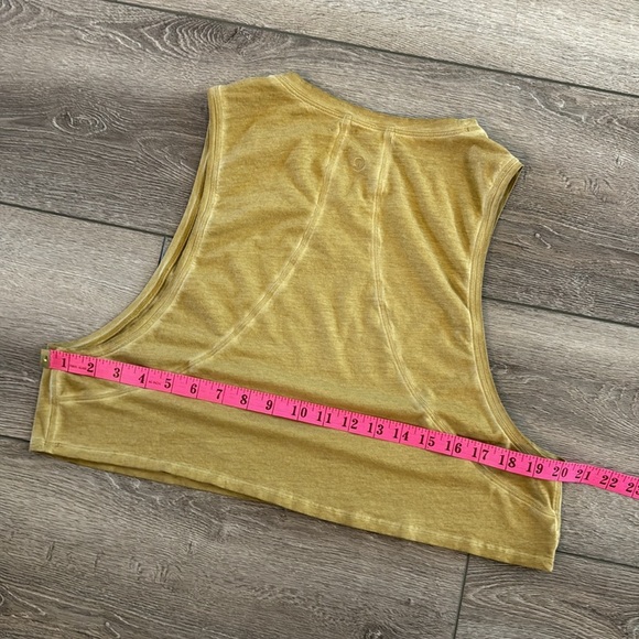 Lululemon muscle love crop tank - Picture 4 of 5